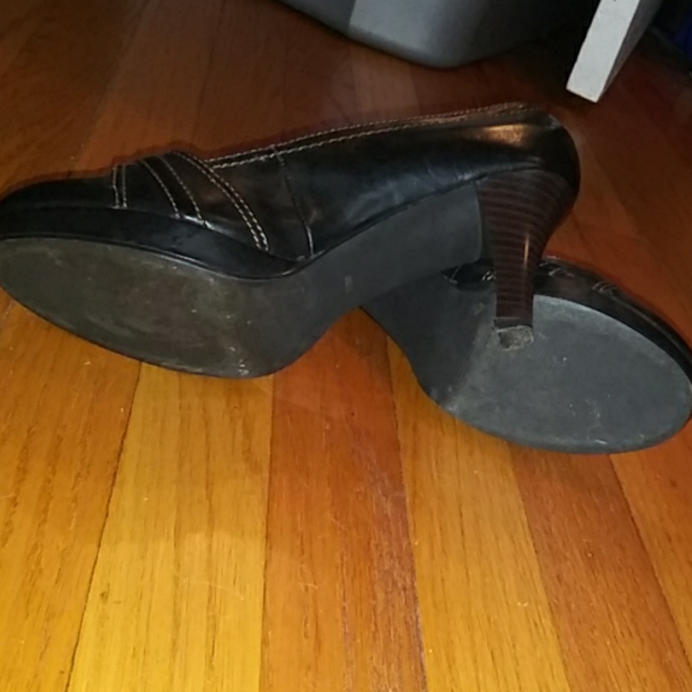Mudd Dark Brown Leather Rounded Toe Heels - Picture 6 of 6